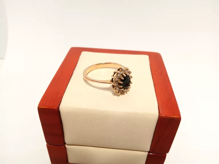 ZŁOTY PIERŚCIONEK Z CZARNYM OCZKIEM PRÓBA 585