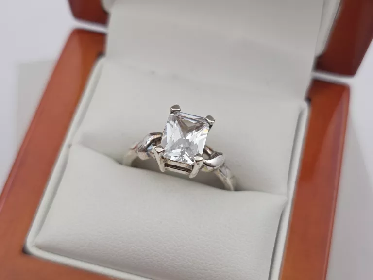 SREBRNY PIERŚCIONEK - 925 R.16 4,59G