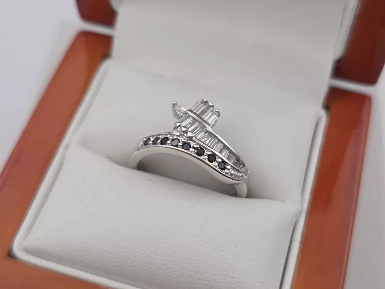 SREBRNY PIERŚCIONEK - 925 R.15 3,19G