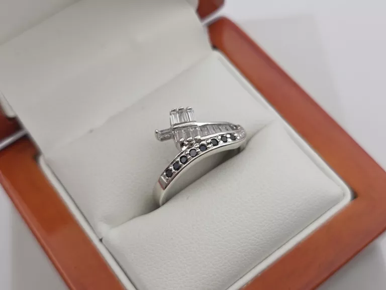 SREBRNY PIERŚCIONEK - 925 R.15 3,19G