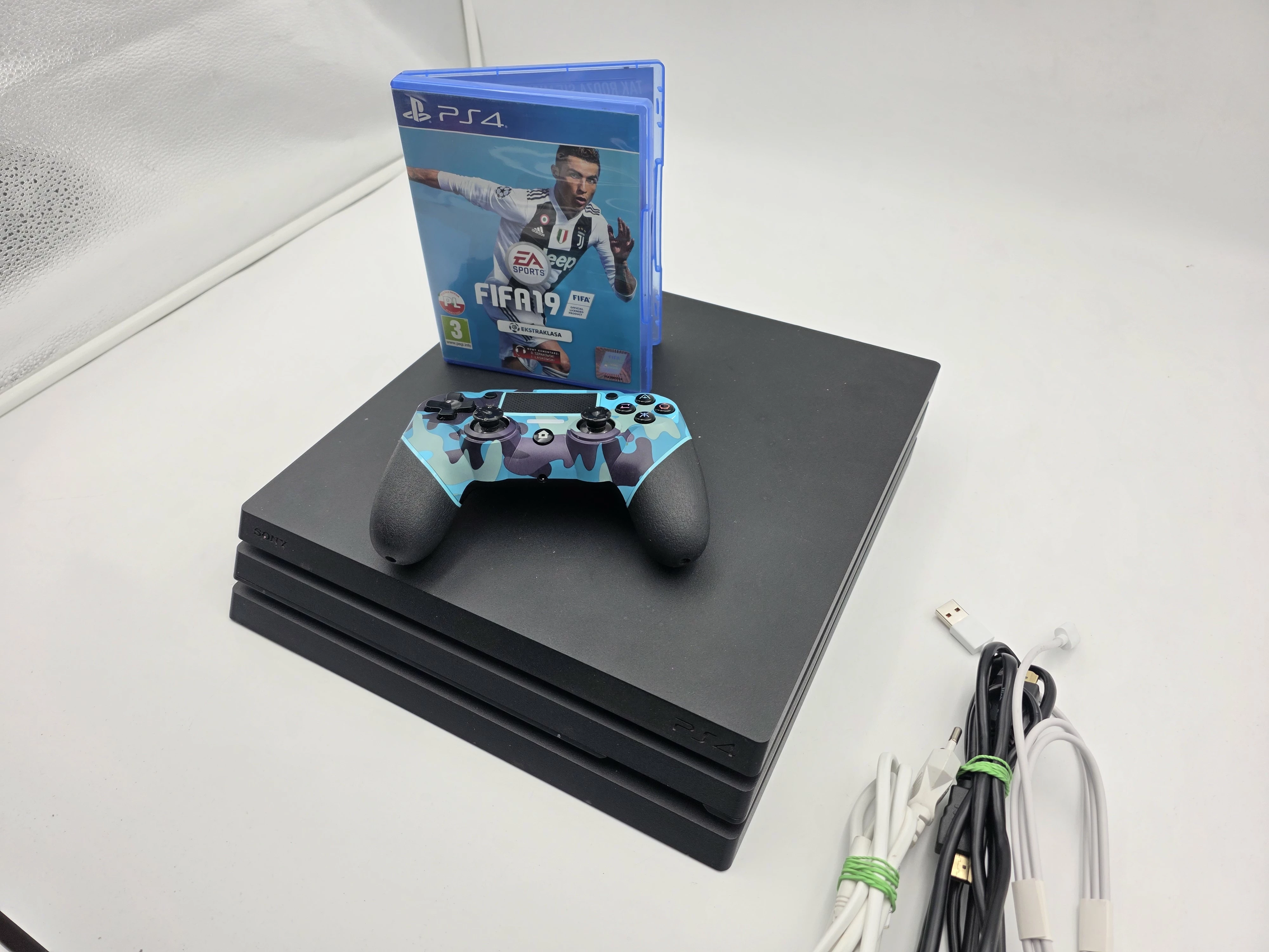 sony-playstation-4-pro-1tb-cuh-7216b-farbiarska-22e-mosina