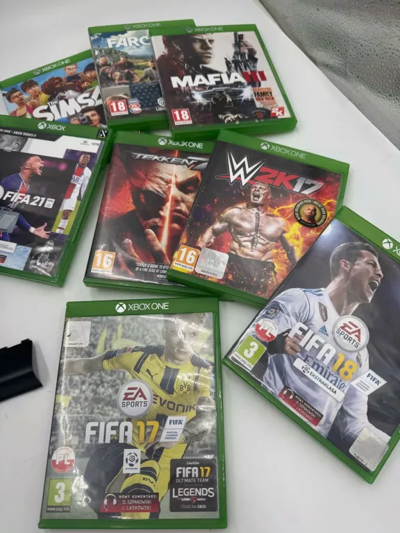 KONSOLA XBOX ONE 500 GB CZARNY/8 GIER/ 2X PAD/ŁADOWARKA DO PADÓW