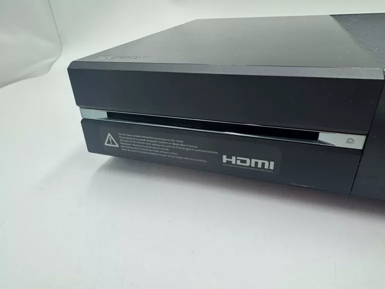 KONSOLA XBOX ONE 500 GB CZARNY/8 GIER/ 2X PAD/ŁADOWARKA DO PADÓW
