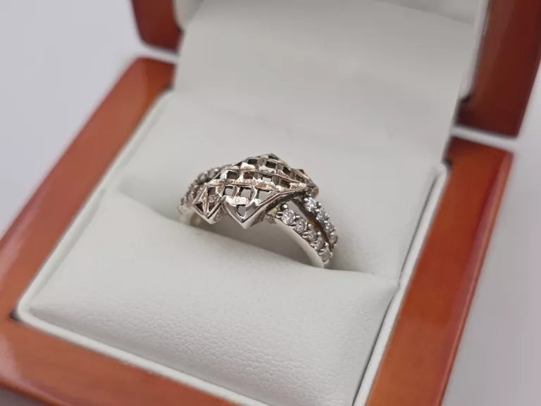 SREBRNY PIERŚCIONEK - 925 R.13 3,88G