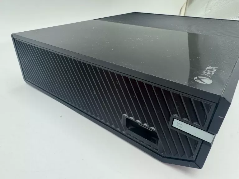 konsola-xbox-one-500-gb-czarny8-gier-2x-padladowarka-do-padow-kod-producenta-1540
