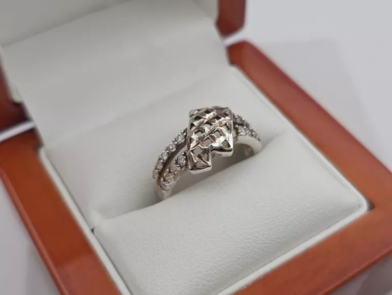 SREBRNY PIERŚCIONEK - 925 R.13 3,88G