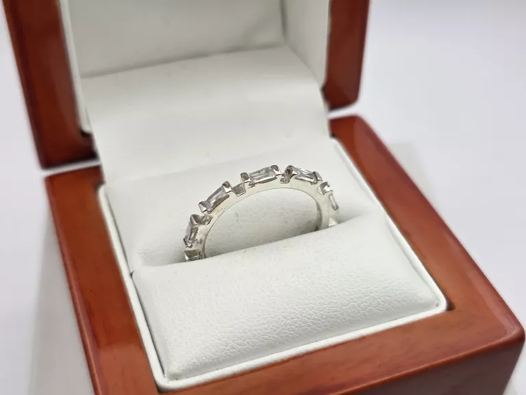 SREBRNY PIERŚCIONEK - 925 R.20 3,01G