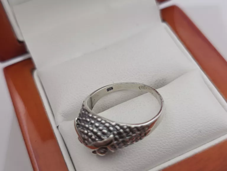 SREBRNY PIERŚCIONEK - 925 R.15 2,75G