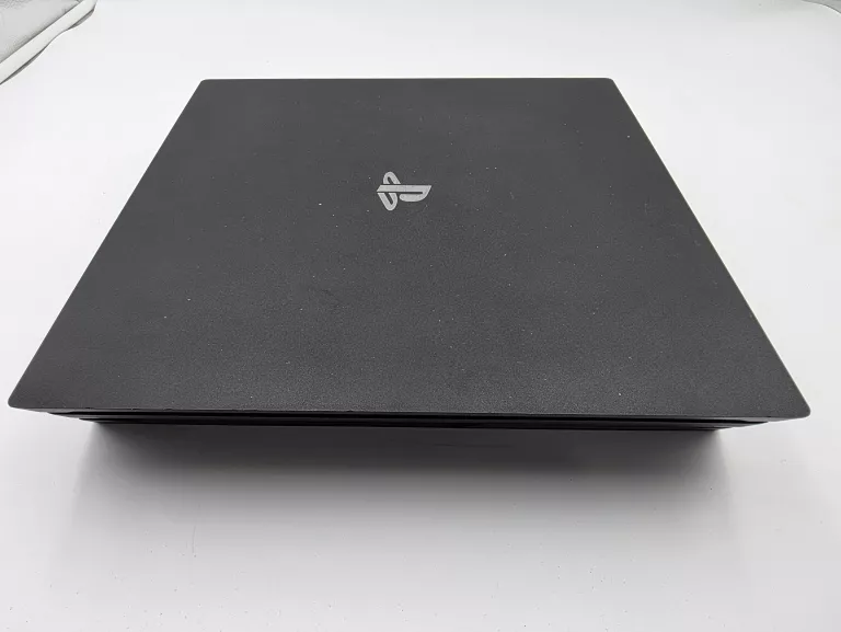 sony-playstation-4-pro-1tb-cuh-7216b-stan-11323-2
