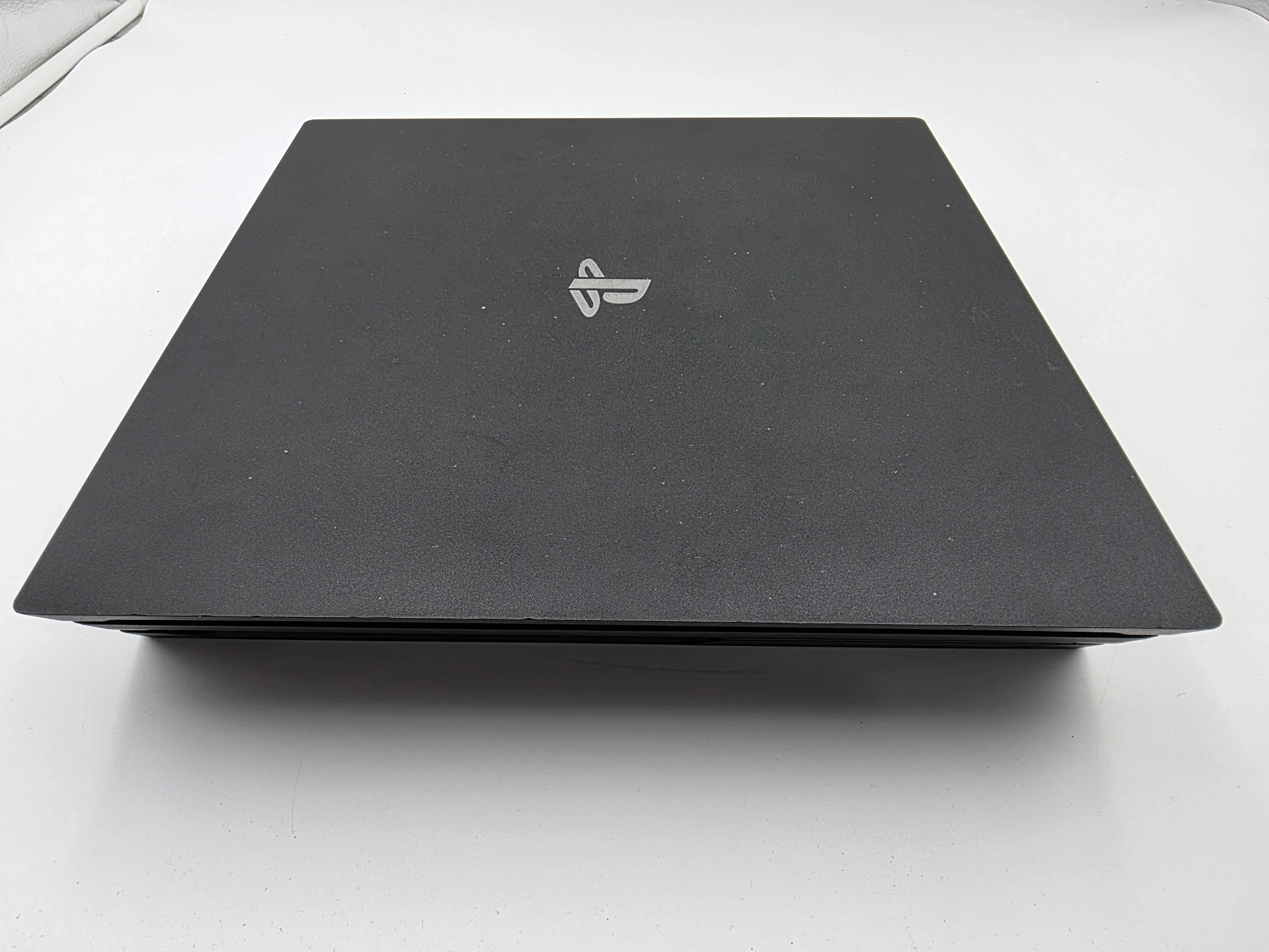 sony-playstation-4-pro-1tb-cuh-7216b-stan-11323-2