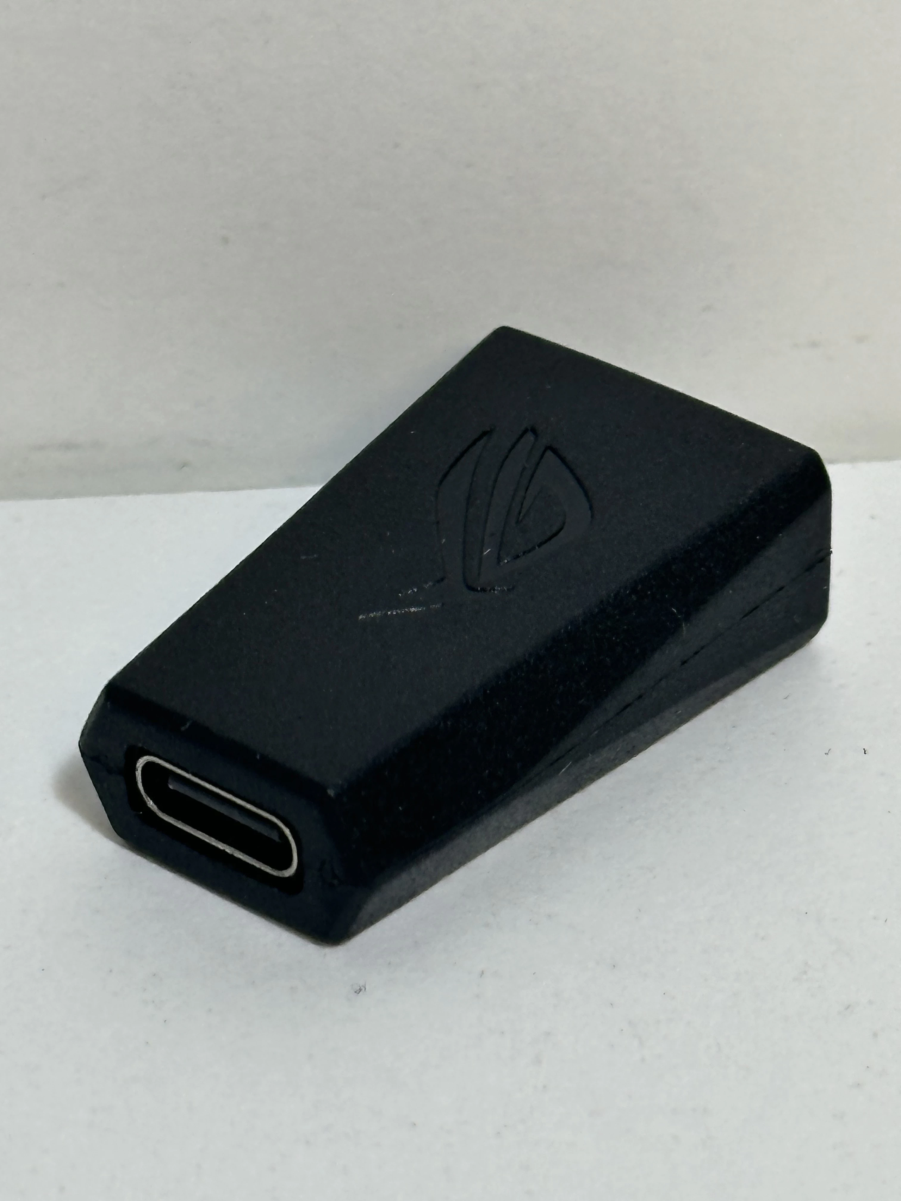 mysz-bezprzewodowa-gamingowa-asus-rog-chakram-16000-dpi-opis-kod-producenta-90mp01k0-bmua00