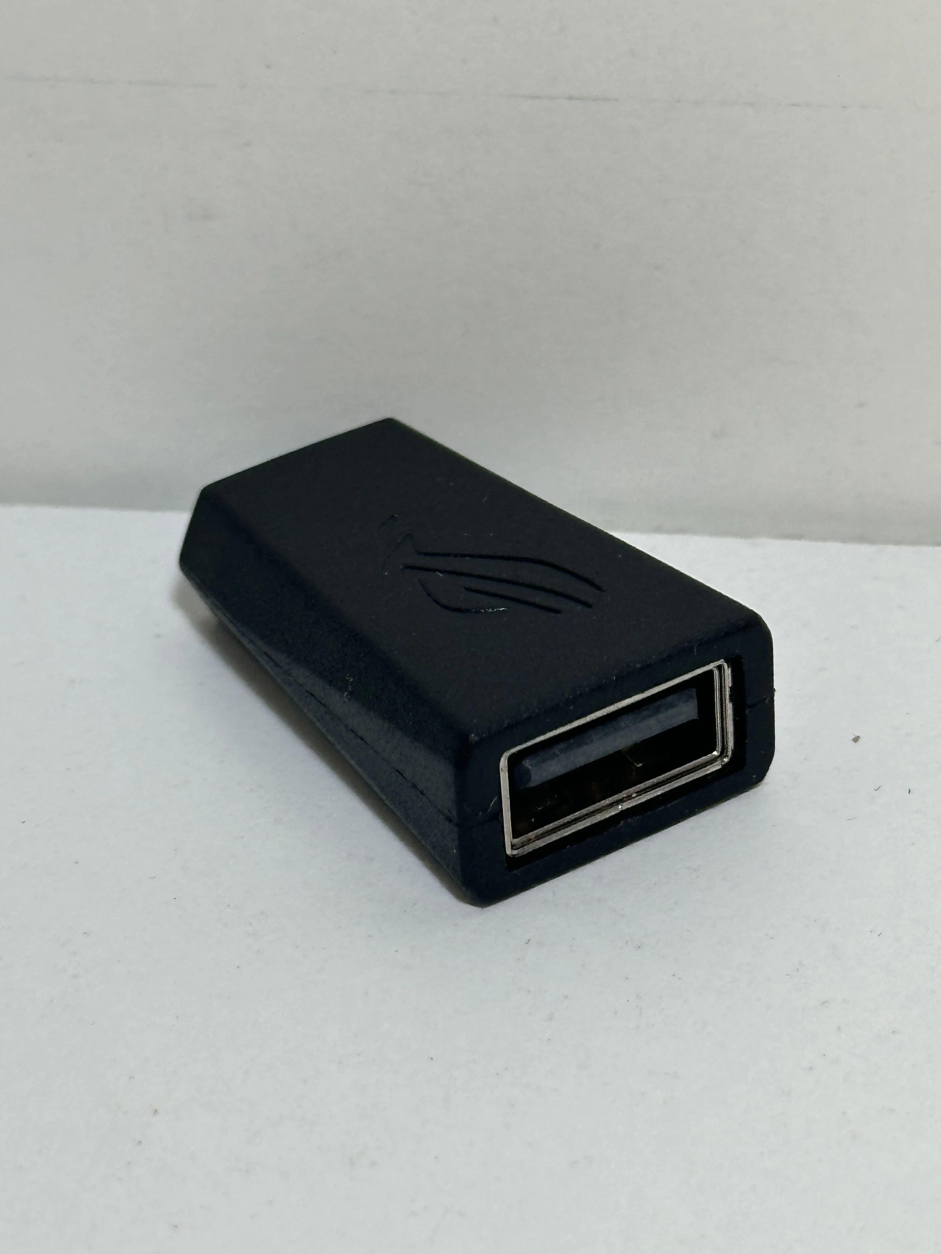 mysz-bezprzewodowa-gamingowa-asus-rog-chakram-16000-dpi-opis-interfejs-517-2