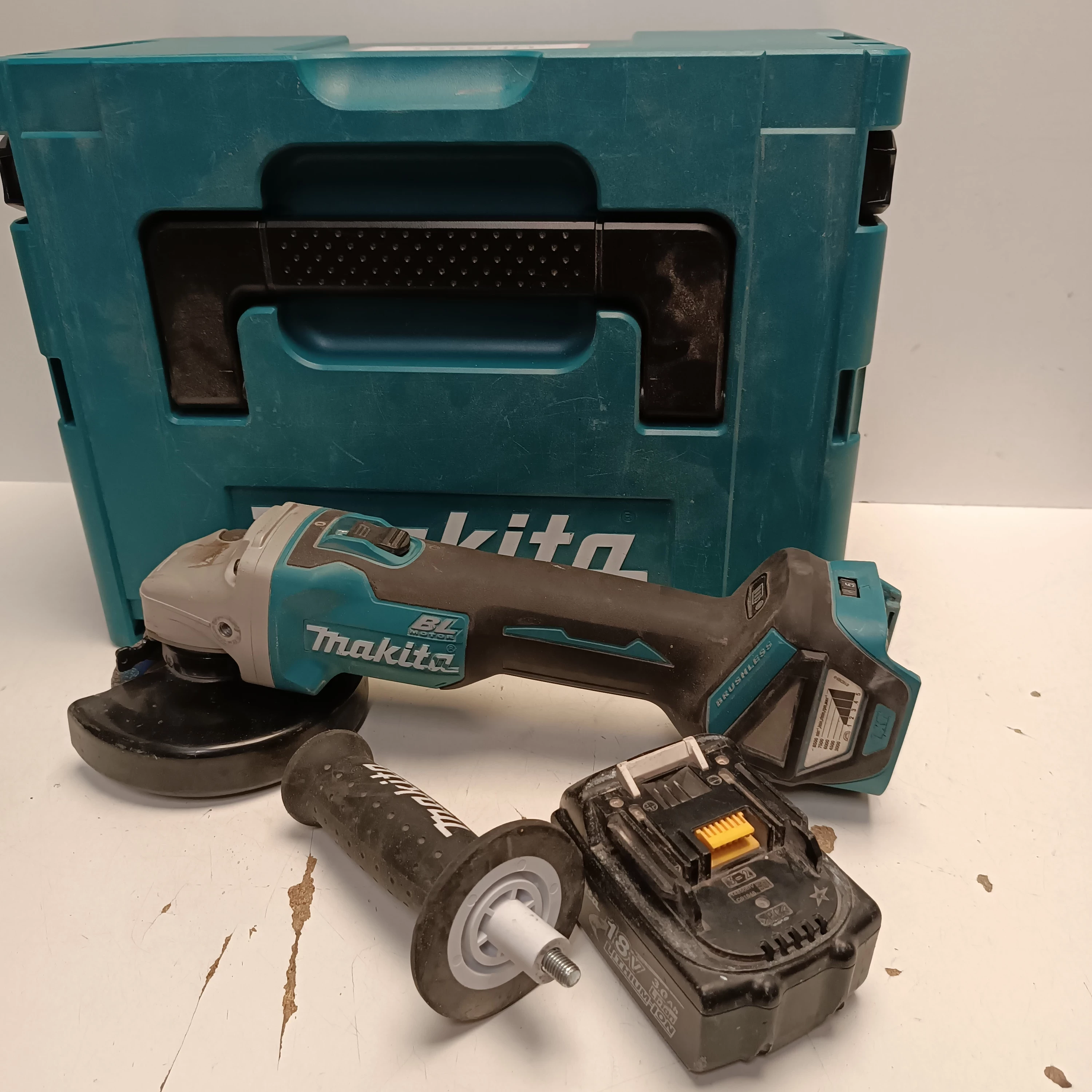 makita-szlifierka-dga511-walizka-stan-11323-2