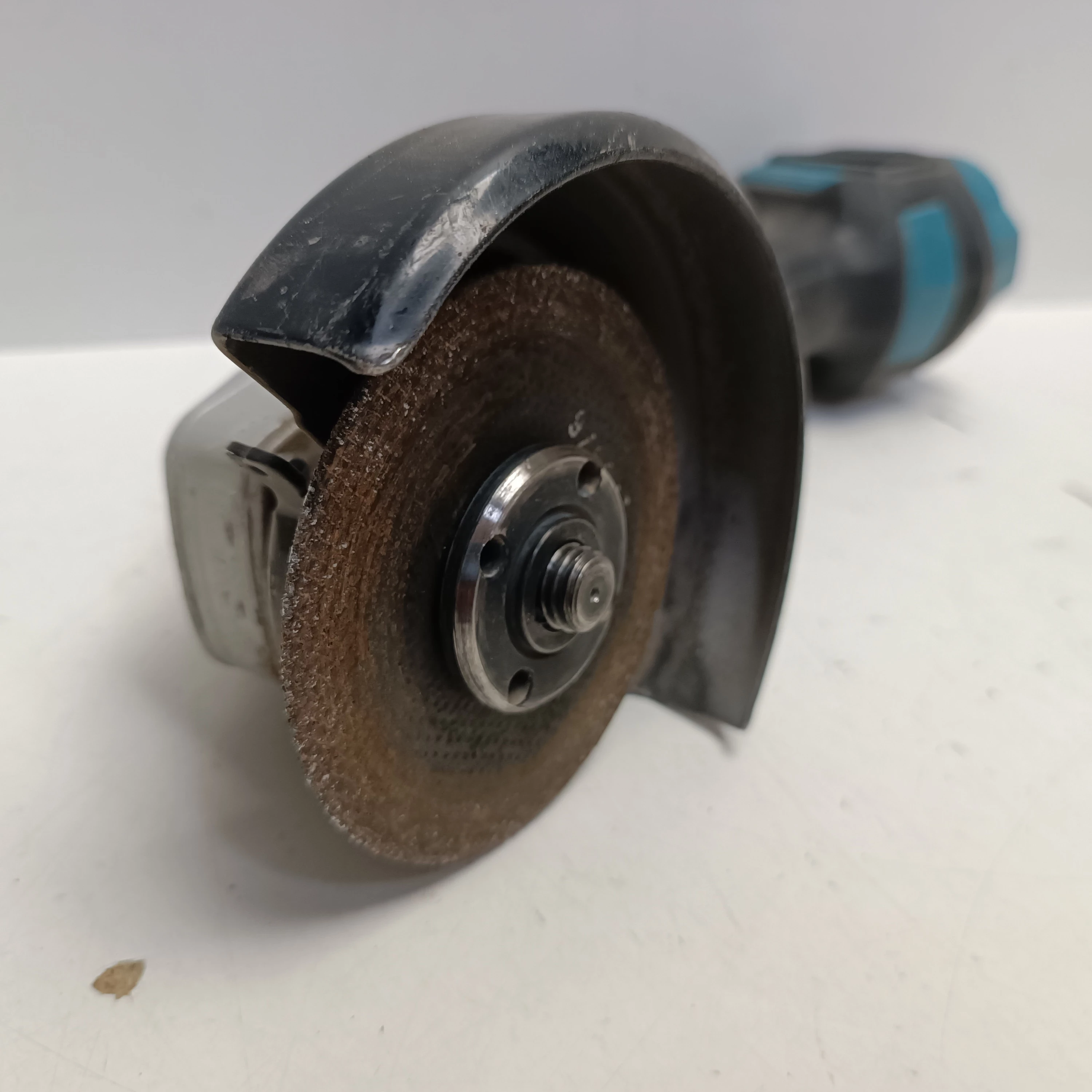 makita-szlifierka-dga511-walizka-kod-producenta-dga511