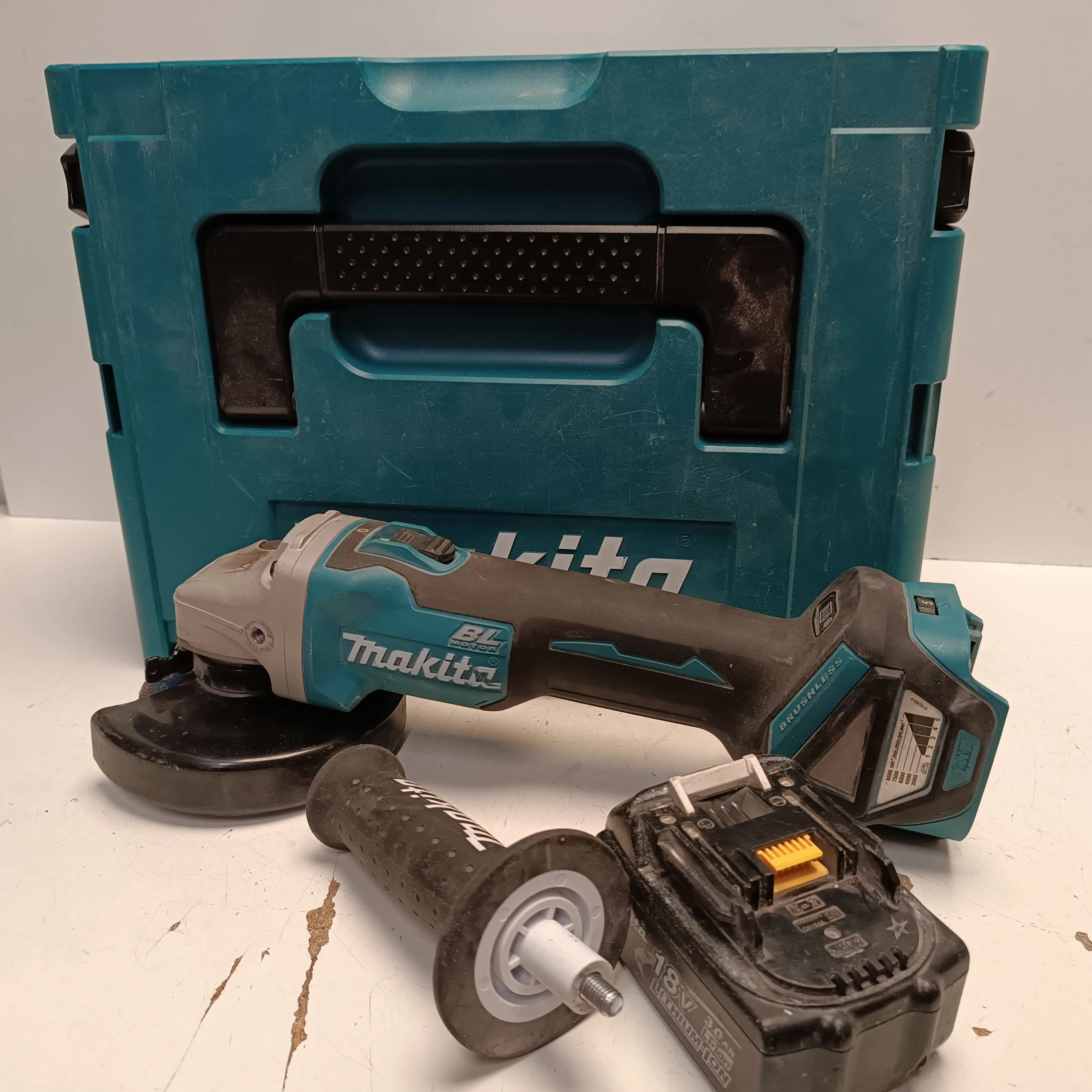 makita-szlifierka-dga511-walizka-osiedle-teatralne-3u15-krakow