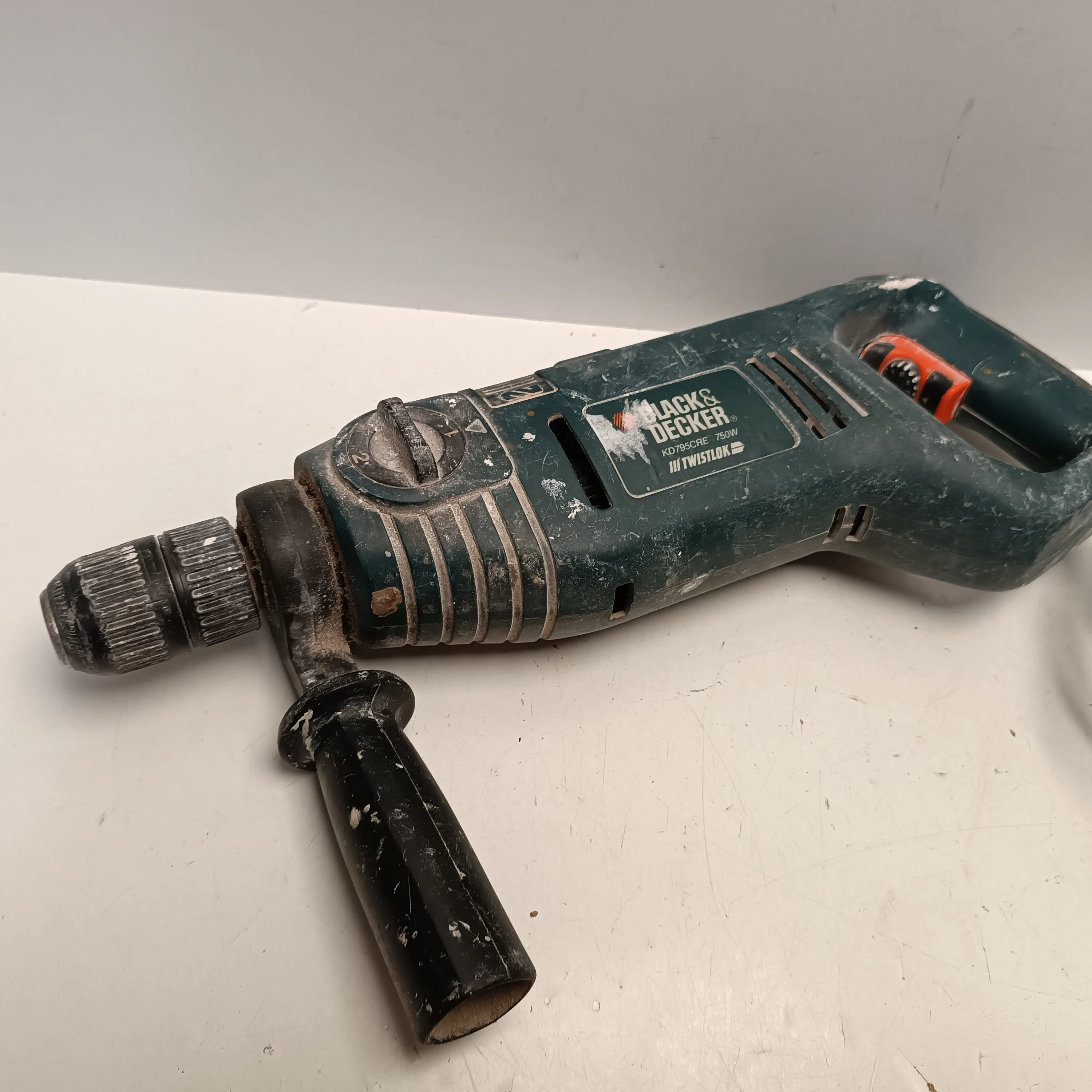 mlotowiertarka-black-decker-kd795re-750w-typ-uchwytu-128474-4