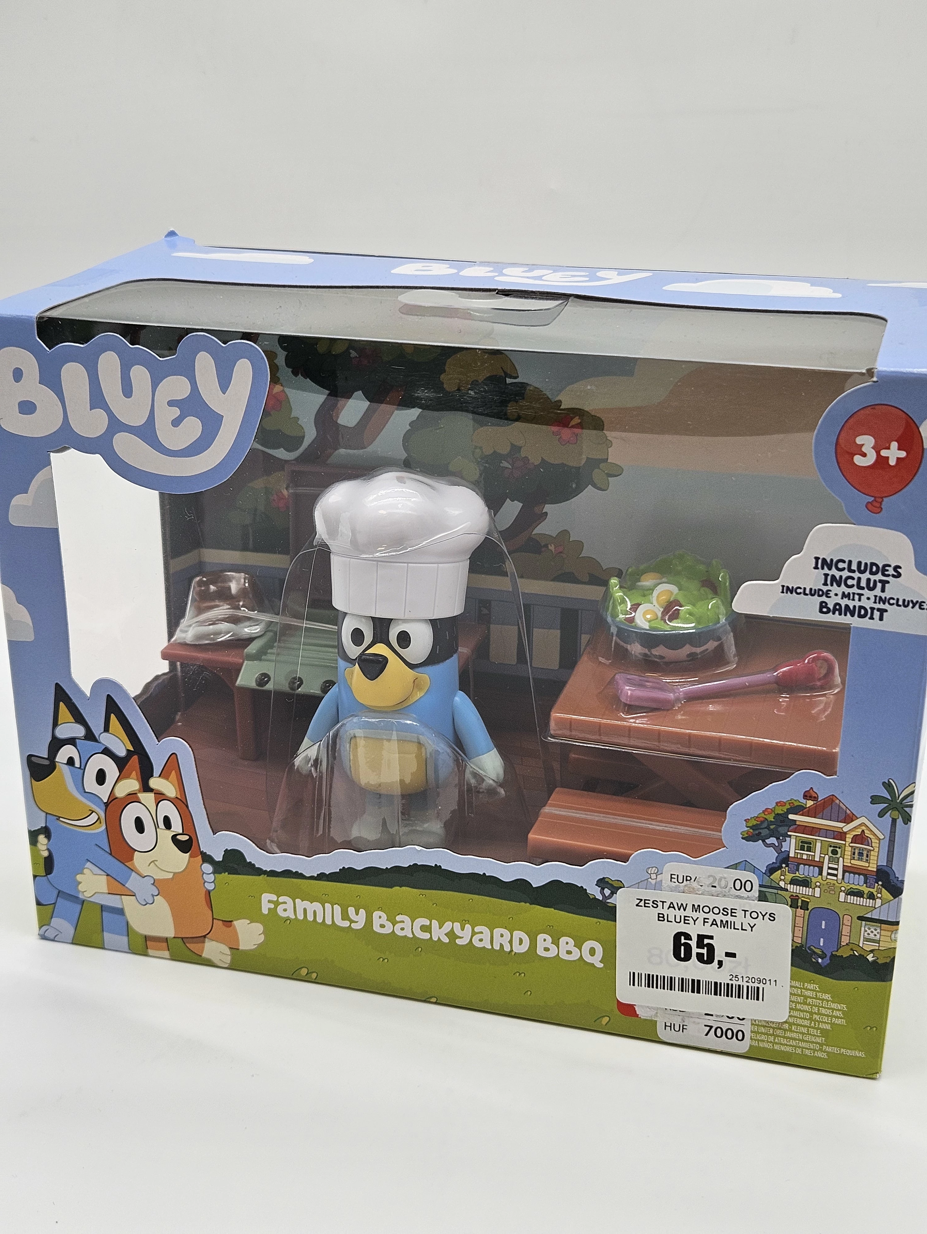 zestaw-moose-toys-bluey-familly-backyard-bbq-bluey-w-ogrodzie-dworcowa-2-leszno-gold-fish