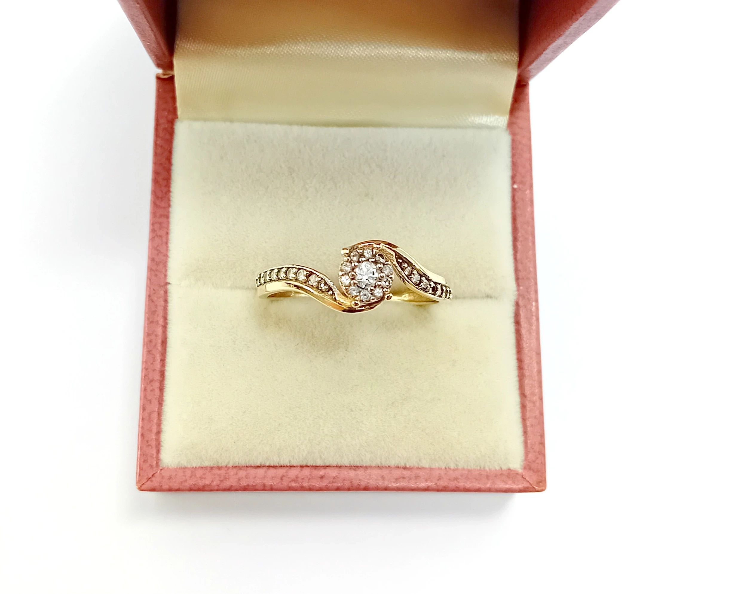 blyskotliwy-zloty-pierscionek-pr585-r21-stan-11323-253806