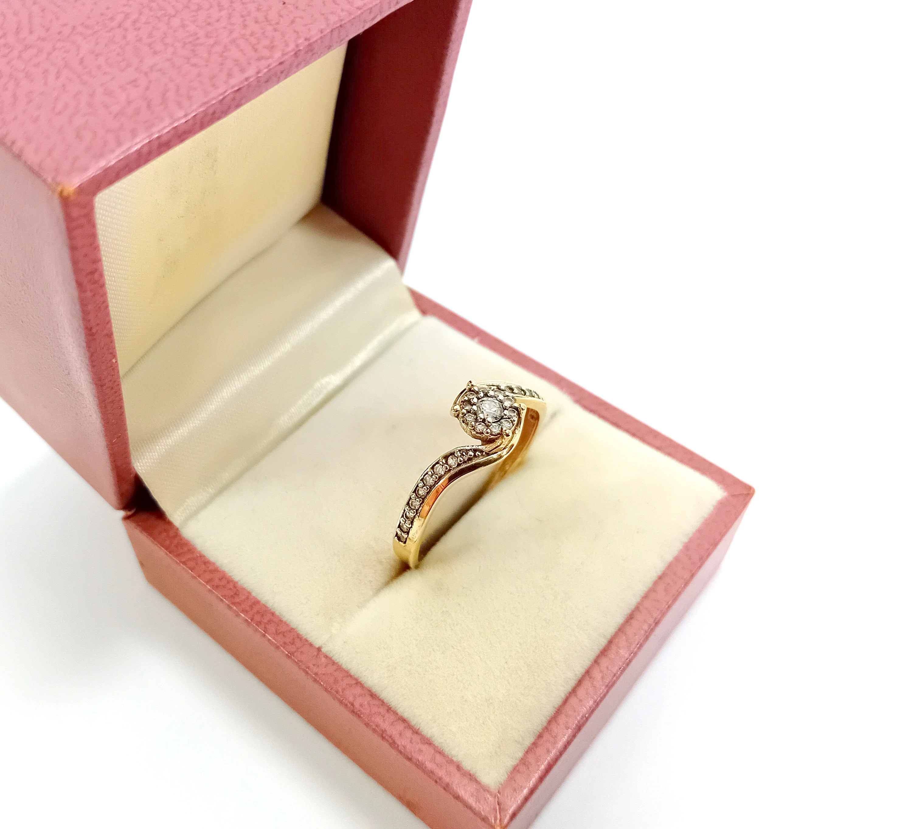 blyskotliwy-zloty-pierscionek-pr585-r21-stan-11323-253806