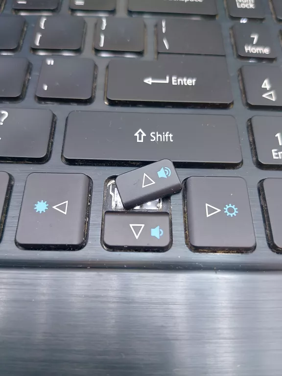 laptop-acer-aspire-f5-573-series-n16q2-4512gb-win-10-pro-ladowarka-liczba-rdzeni-procesora-4329-2