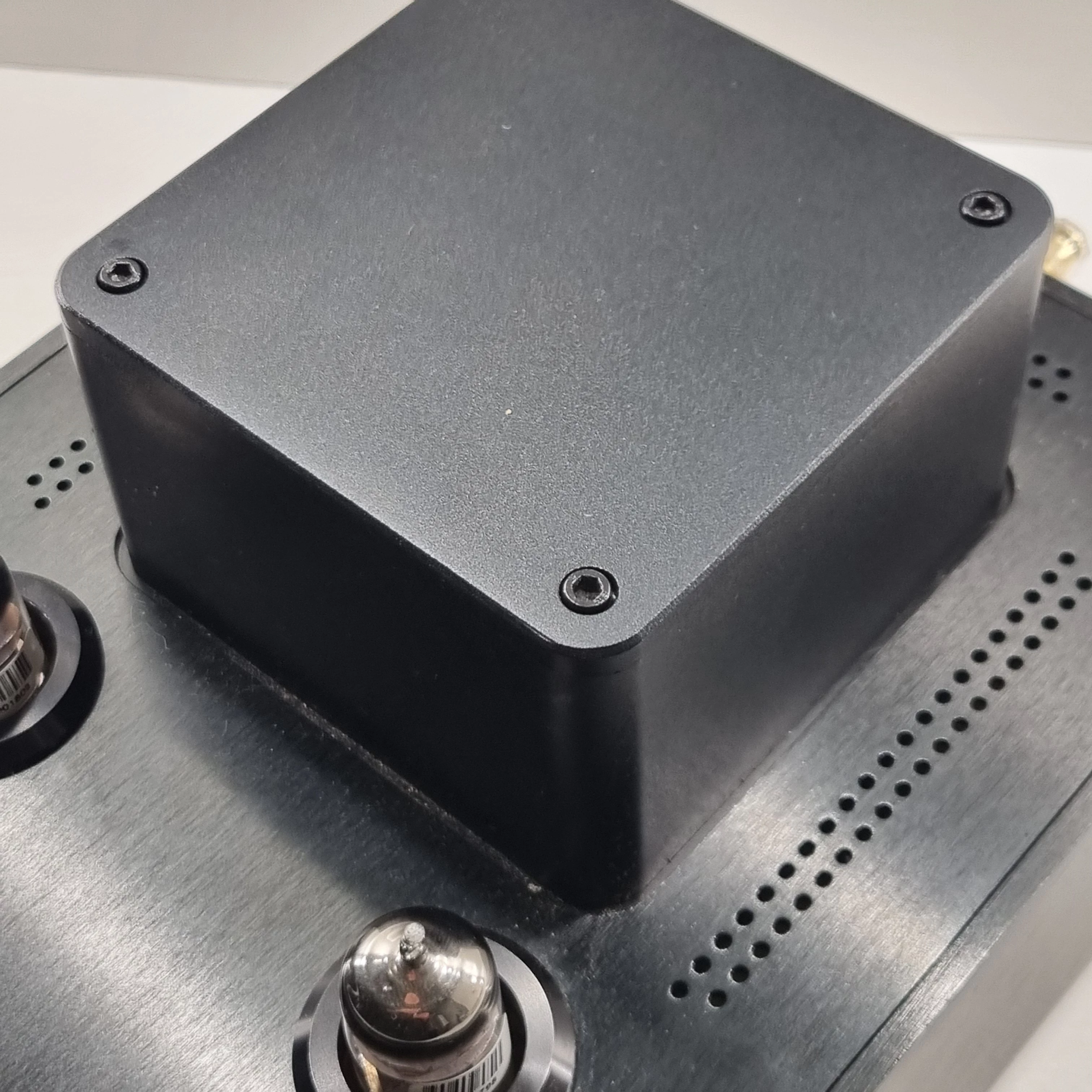 taga-hta-700b-v3-2022-black-wzmacniacz-audio-bluetooth-lampy-5bk7-waga-produktu-550