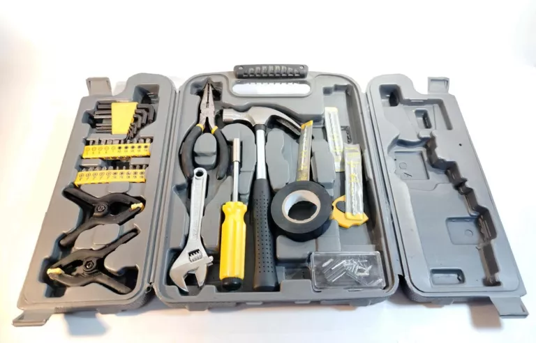 ZESTAW NARZEDZI W SZAREJ WALIZCE