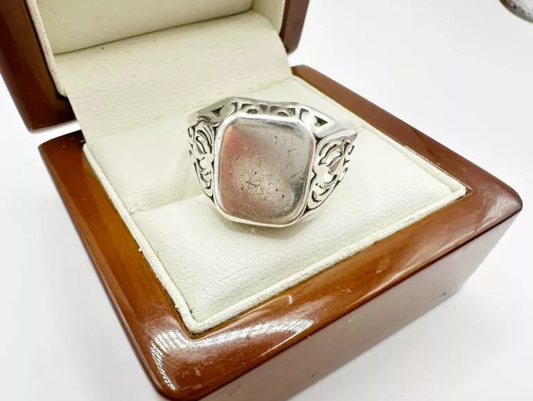 PIĘKNY MĘSKI KLASYCZNY SYGNET MĘSKI WYKONANY ZE SREBRA 925