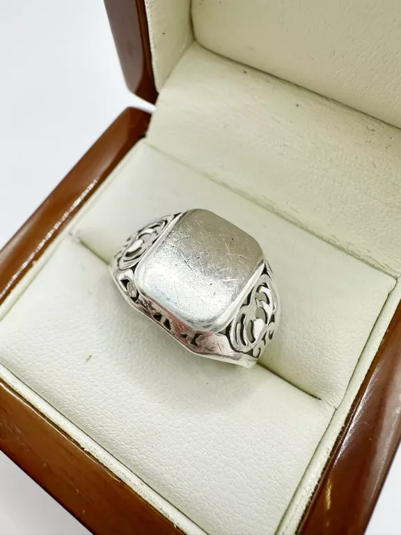 PIĘKNY MĘSKI KLASYCZNY SYGNET MĘSKI WYKONANY ZE SREBRA 925