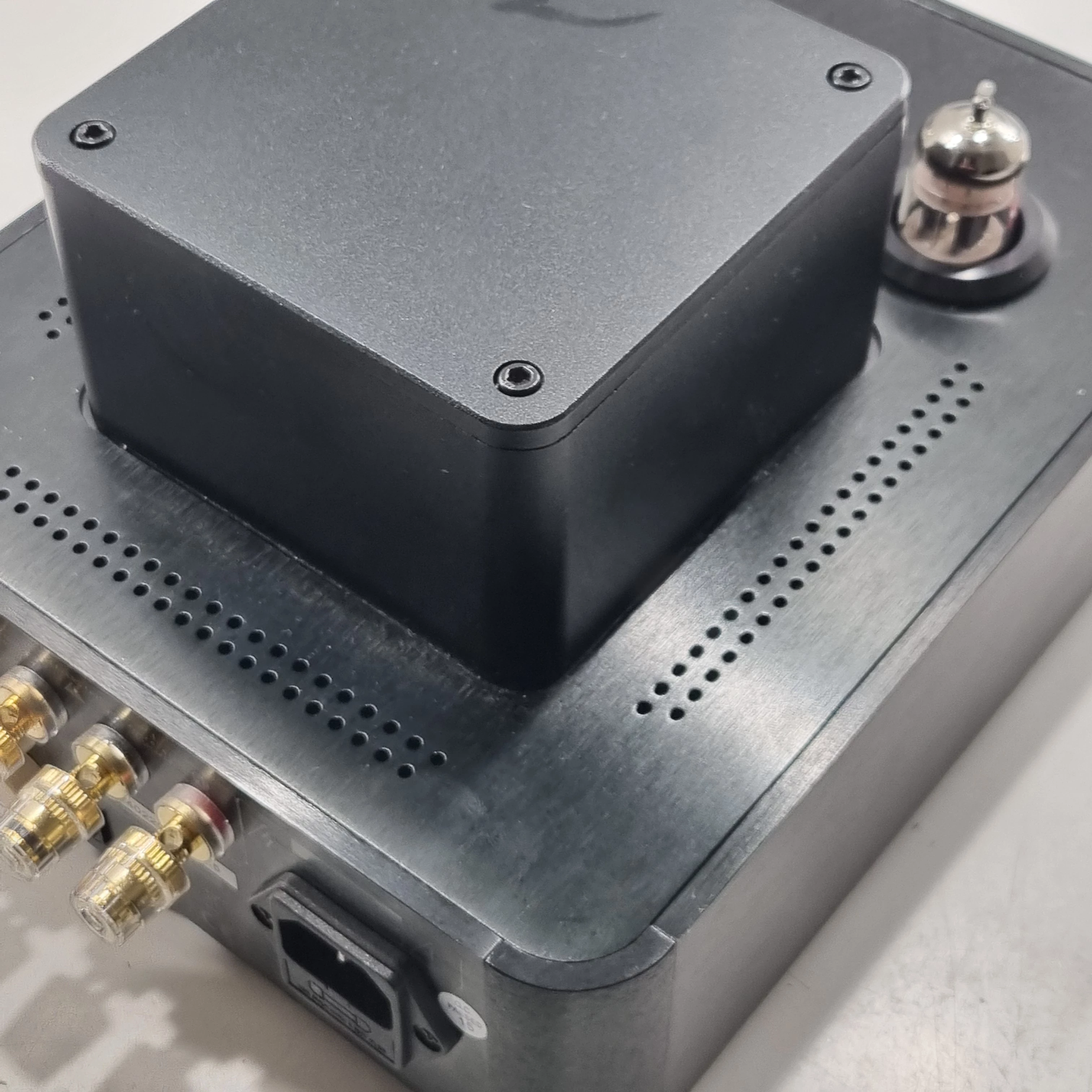 taga-hta-700b-v3-2022-black-wzmacniacz-audio-bluetooth-lampy-5bk7-liczba-kanalow-2