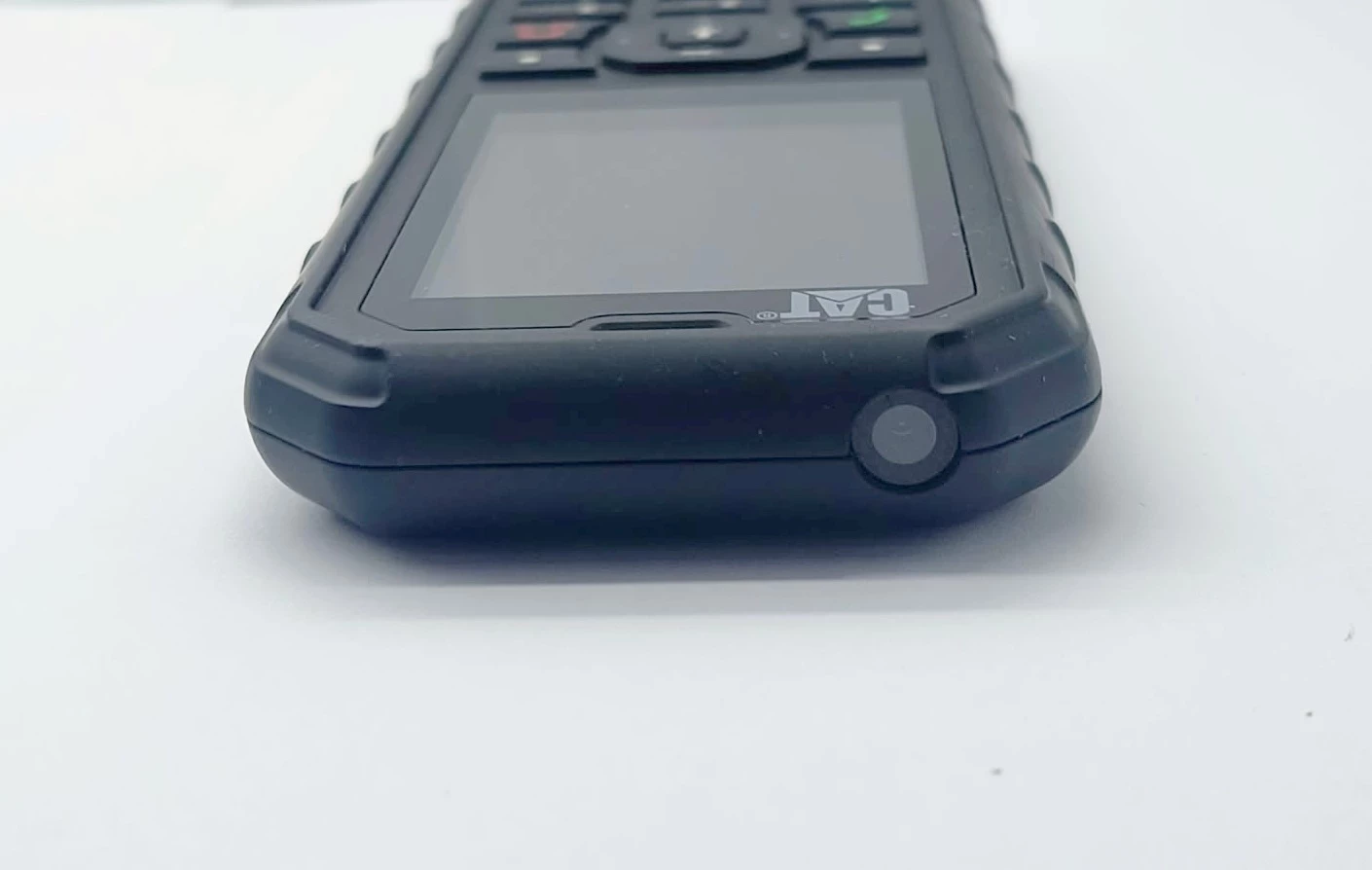 telefon-cat-b35-przekatna-ekranu-24