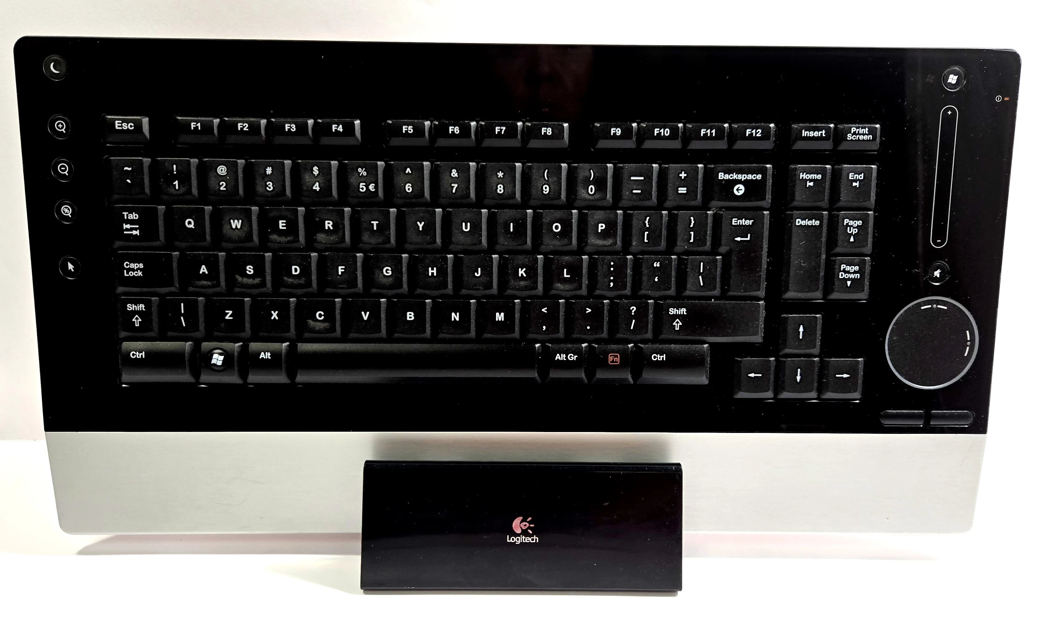 klawiatura-logitech-dinovo-edge-stacja-ladujaca-dabrowskiego-12-rumia