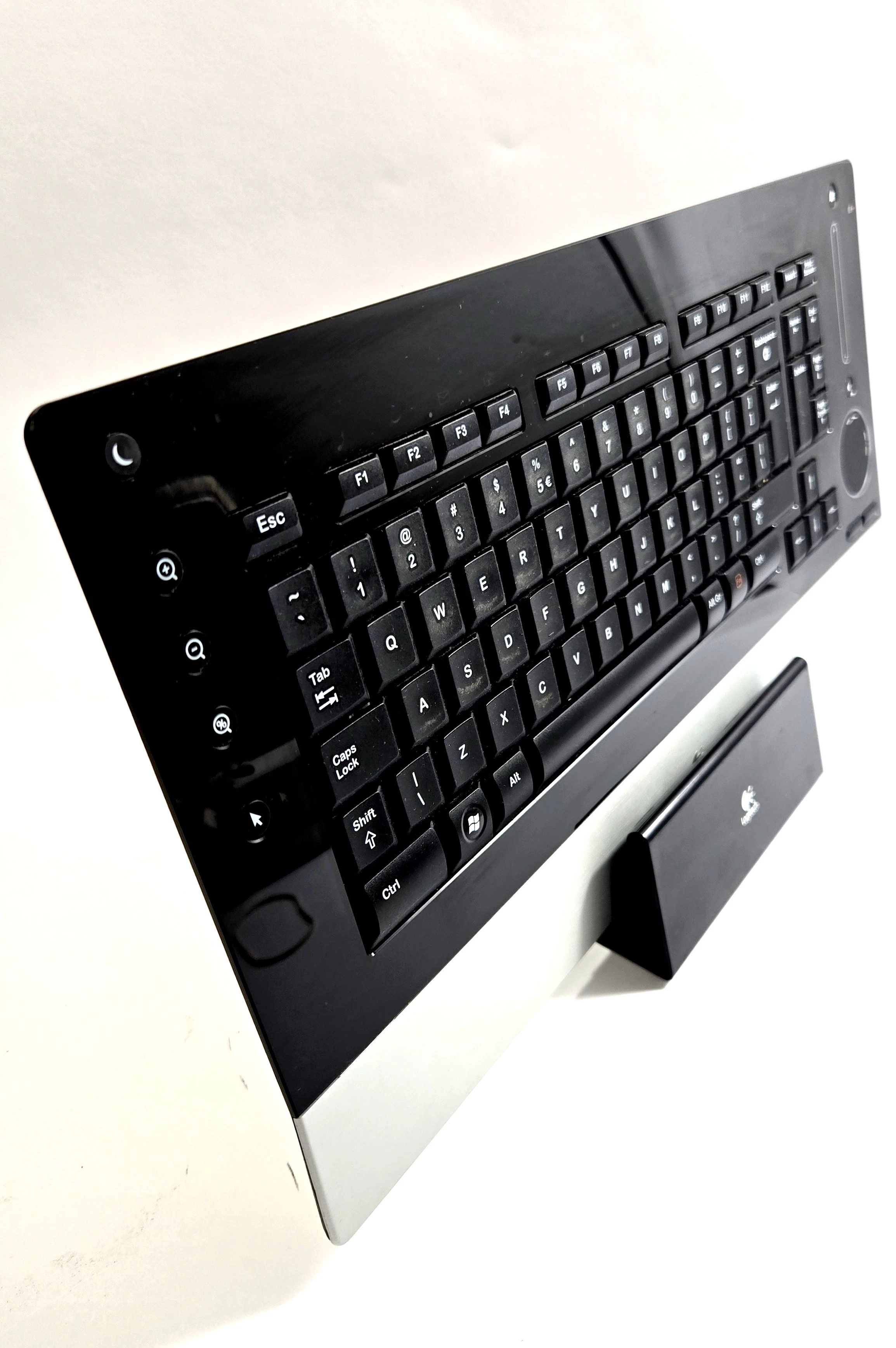 klawiatura-logitech-dinovo-edge-stacja-ladujaca-ean-gtin-5099206000292