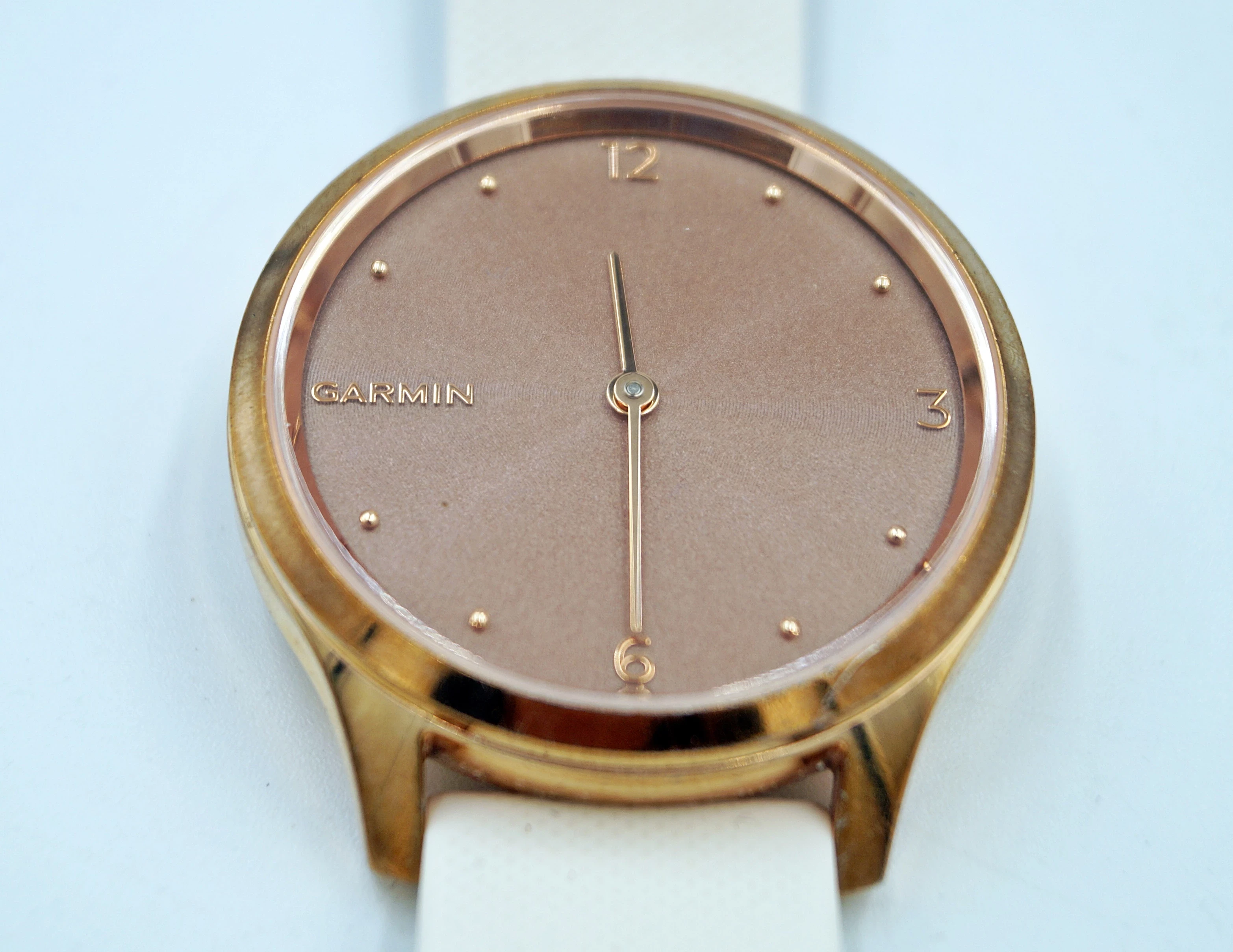 zegarek-sportowy-garmin-vivomove-luxe-rozowy-material-koperty-212886-258010