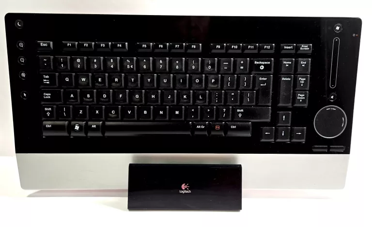 klawiatura-logitech-dinovo-edge-stacja-ladujaca-dabrowskiego-12-rumia