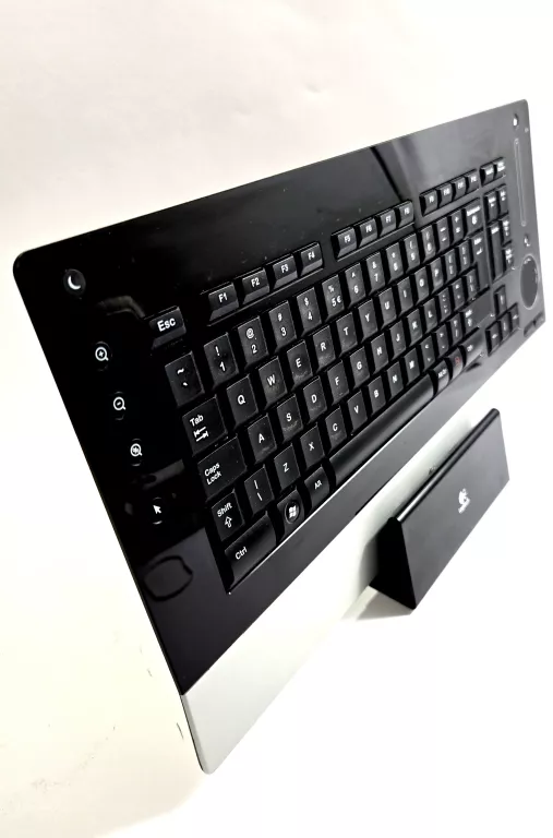 klawiatura-logitech-dinovo-edge-stacja-ladujaca-ean-gtin-5099206000292