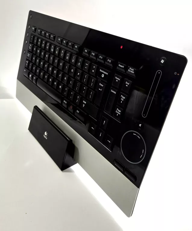 klawiatura-logitech-dinovo-edge-stacja-ladujaca-stan-11323-2
