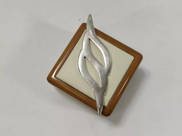 SREBRNA ZAWIESZKA DAMSKA PIĘKNY WZÓR PRÓBY 925 15,45 G 9 CM DŁUGOŚCI