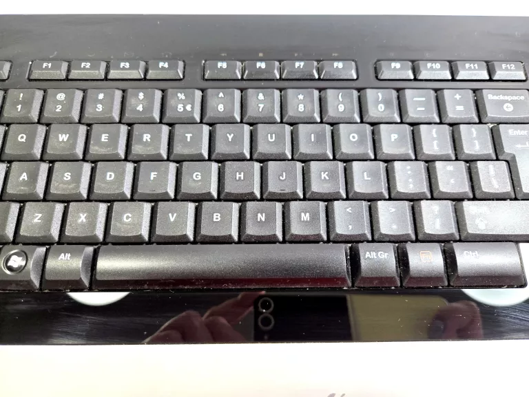 klawiatura-logitech-dinovo-edge-stacja-ladujaca-kod-producenta-967685-0106