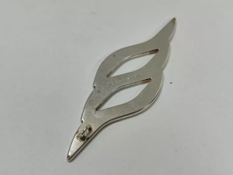 SREBRNA ZAWIESZKA DAMSKA PIĘKNY WZÓR PRÓBY 925 15,45 G 9 CM DŁUGOŚCI