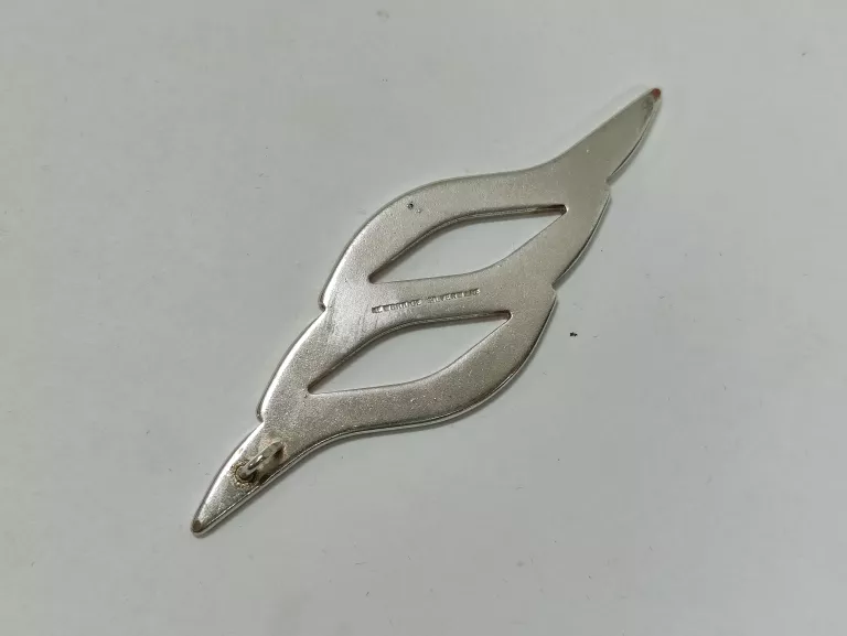 SREBRNA ZAWIESZKA DAMSKA PIĘKNY WZÓR PRÓBY 925 15,45 G 9 CM DŁUGOŚCI