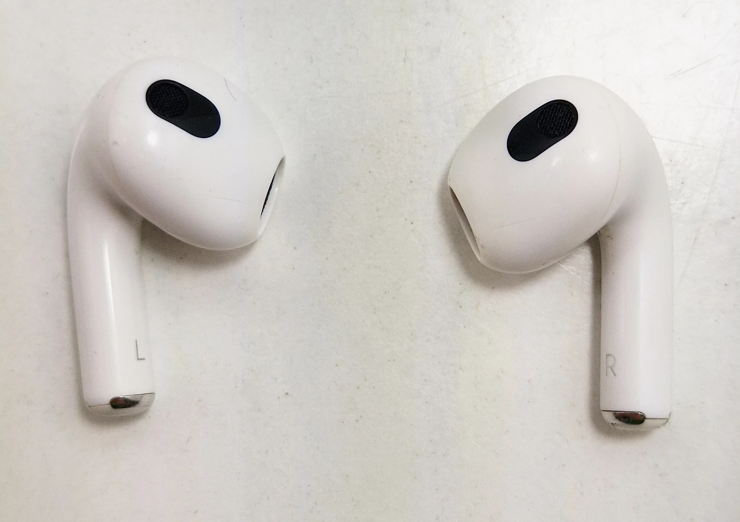 sluchawki-airpods-3-a2564-a2565-a2897-transmisja-sygnalu-203713-217785