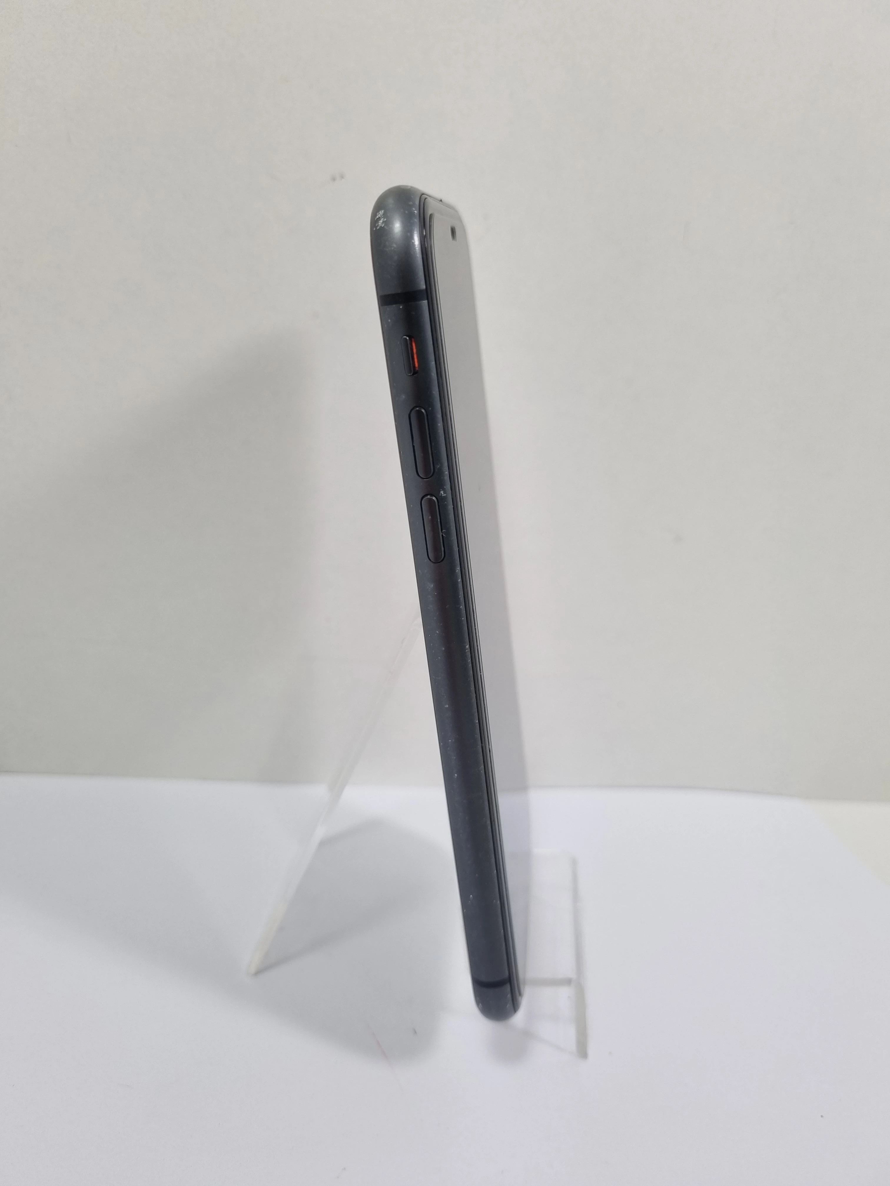 telefon-apple-iphone-11-4-gb-64-gb-4g-lte-czarny-87-etui-przekatna-ekranu-610