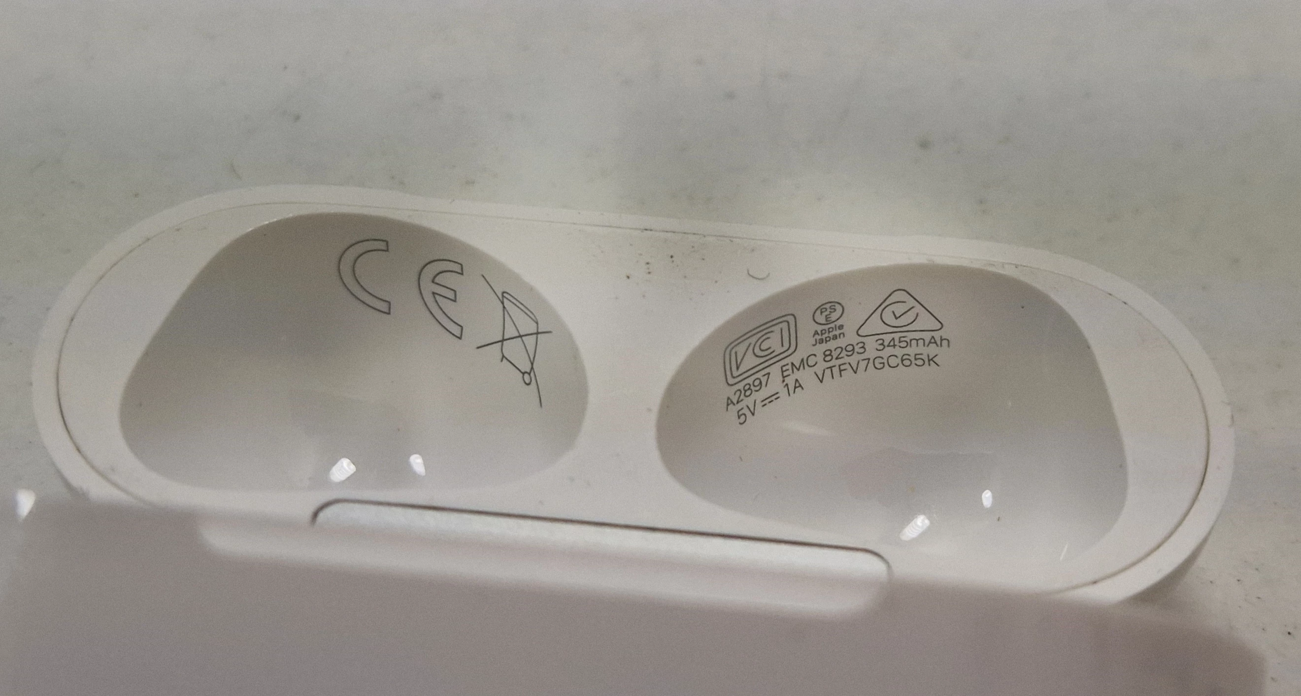 sluchawki-airpods-3-a2564-a2565-a2897-waga-produktu-3791