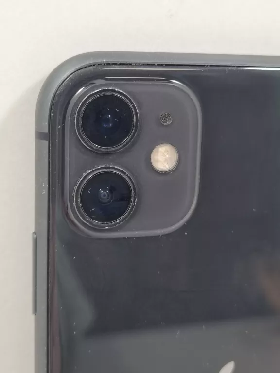 TELEFON APPLE IPHONE 11 4 GB / 64 GB 4G (LTE) CZARNY 87% + ETUI