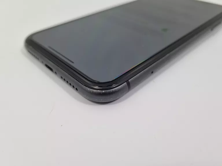 TELEFON APPLE IPHONE 11 4 GB / 64 GB 4G (LTE) CZARNY 87% + ETUI