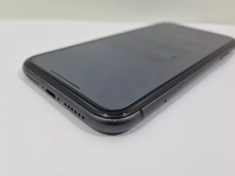 TELEFON APPLE IPHONE 11 4 GB / 64 GB 4G (LTE) CZARNY 87% + ETUI