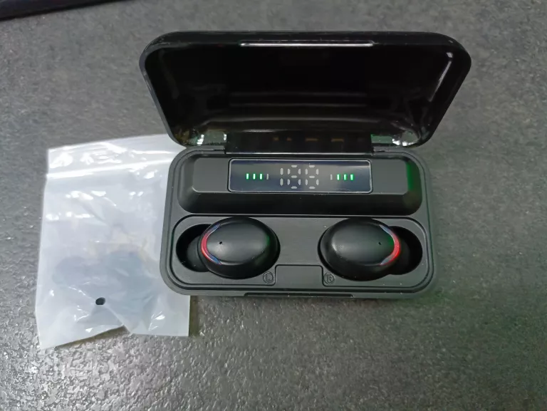 sluchawki-czarne-751002-orzegowska-25-bytom