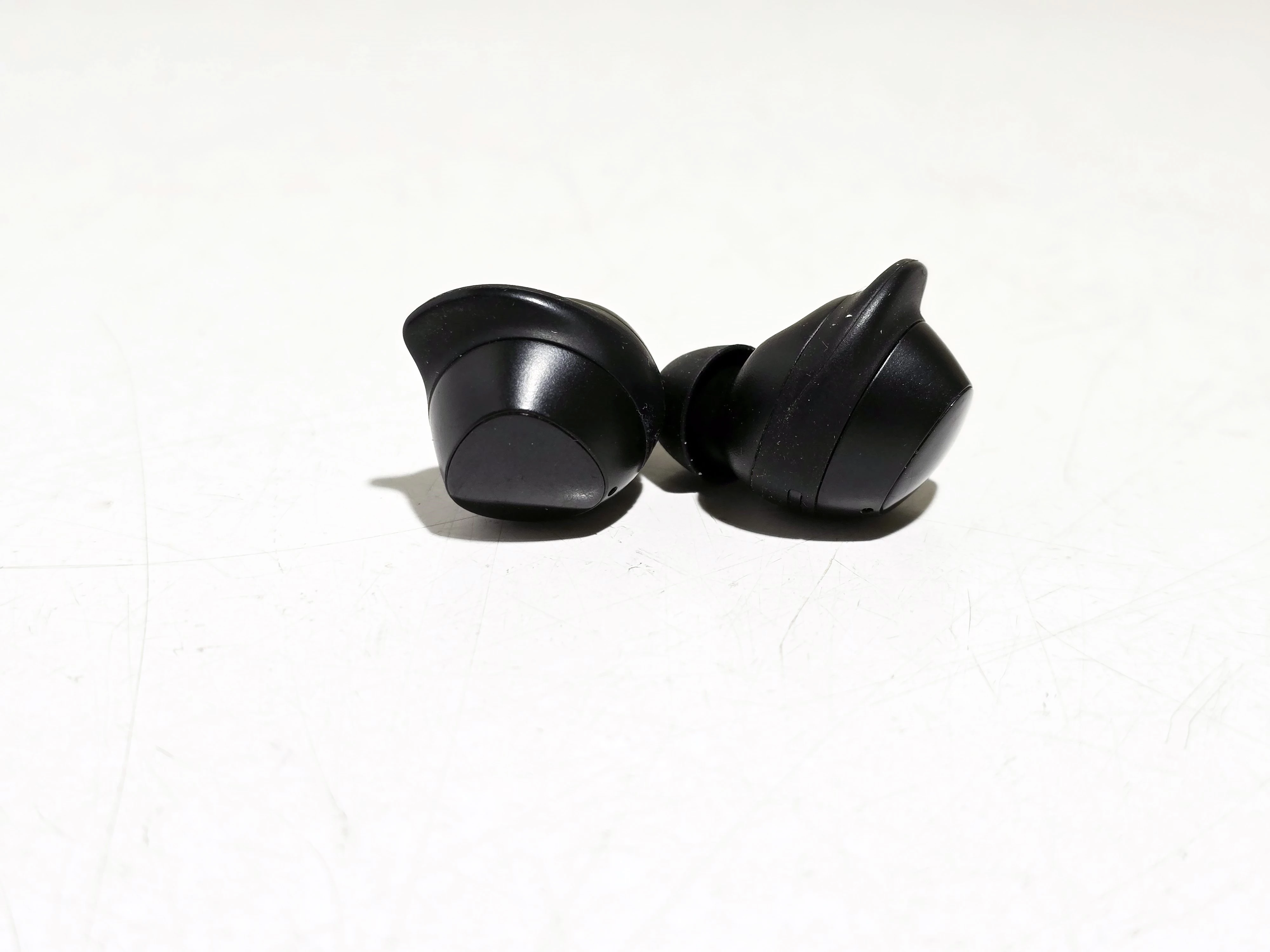 sluchawki-samsung-galaxy-buds-czarny-kolor-dominujacy-129357-3