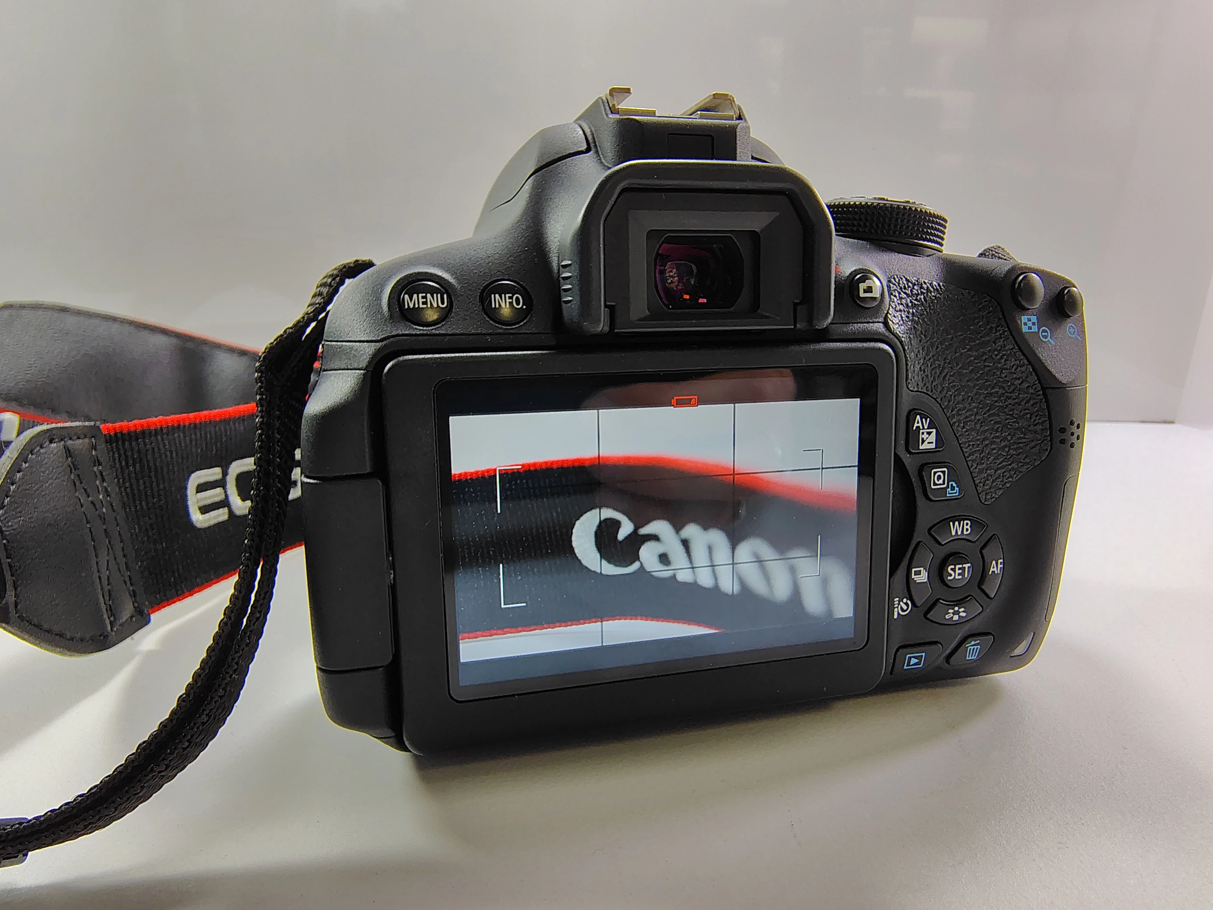 canon-eos-700d-obiektyw-efs-macro-18-55mm-ladowarka-szkielko-rozdzielczosc-1850