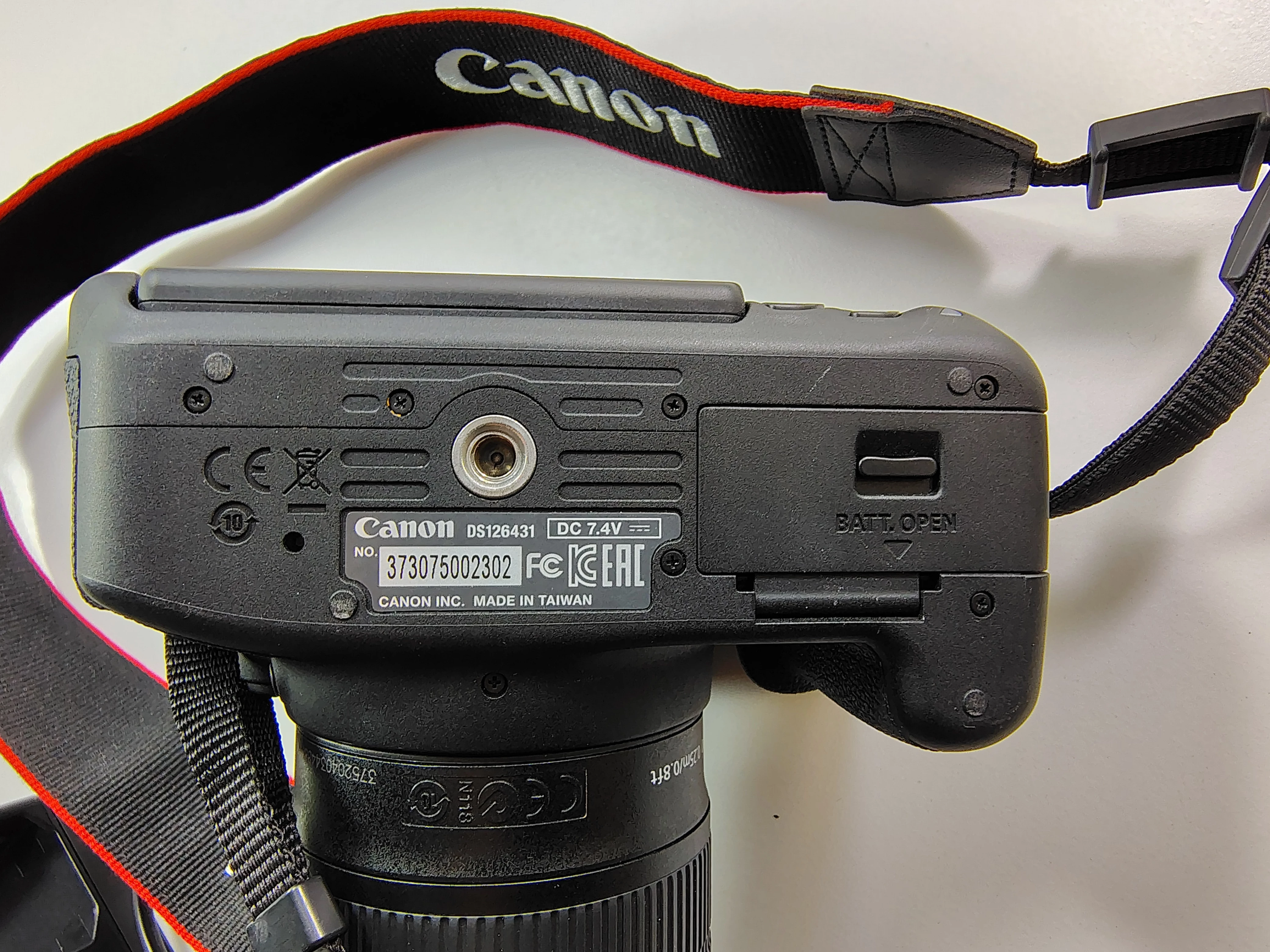 canon-eos-700d-obiektyw-efs-macro-18-55mm-ladowarka-szkielko-rozmiar-matrycy-206882-228774